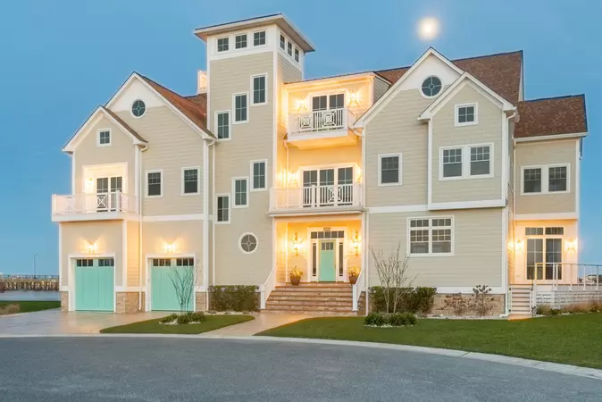 Large 3-story coastal home with hardie plank and shingle in Navajo Beige