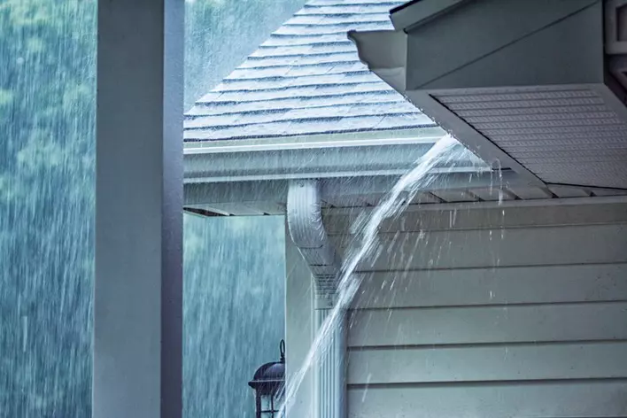 Drenching rainstorm water overflowing roof gutter system 