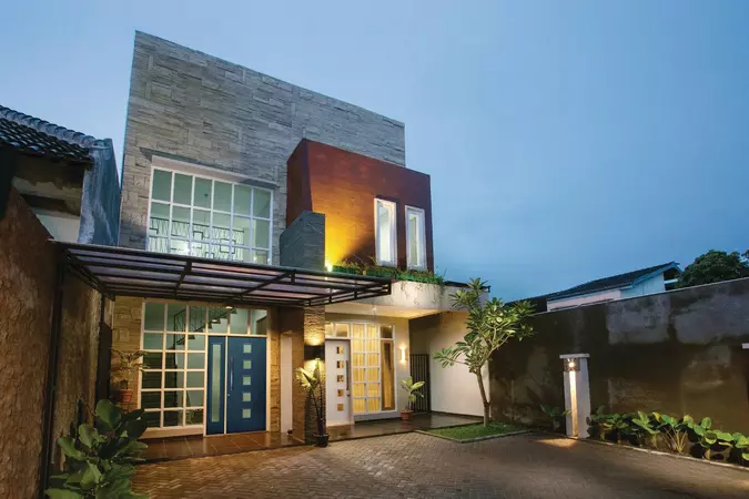 Modern townhome with 2 entry doors with 5 square lites, one door is blue, the other white