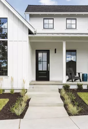 Farmhouse home with a smooth steel door, with a 3/4 Lite, 1-Panel door style and Mistify glass, prefinished in Symphony – 176