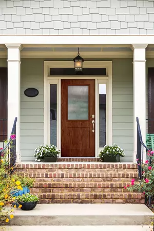 Textured Steel Entry Door, with a 1/2 Lite, 1-Panel Flat Shaker door style and Streamed glass, with Plymouth Handleset hardware in Satin Nickel.