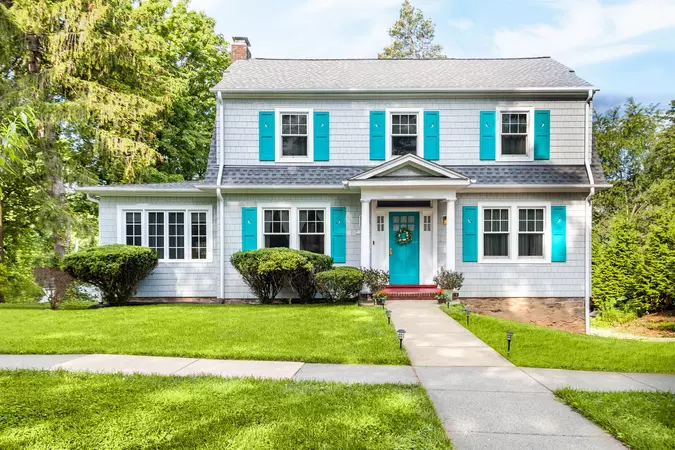 2-story traditional colonial home with hardie shingle in Pearl Gray